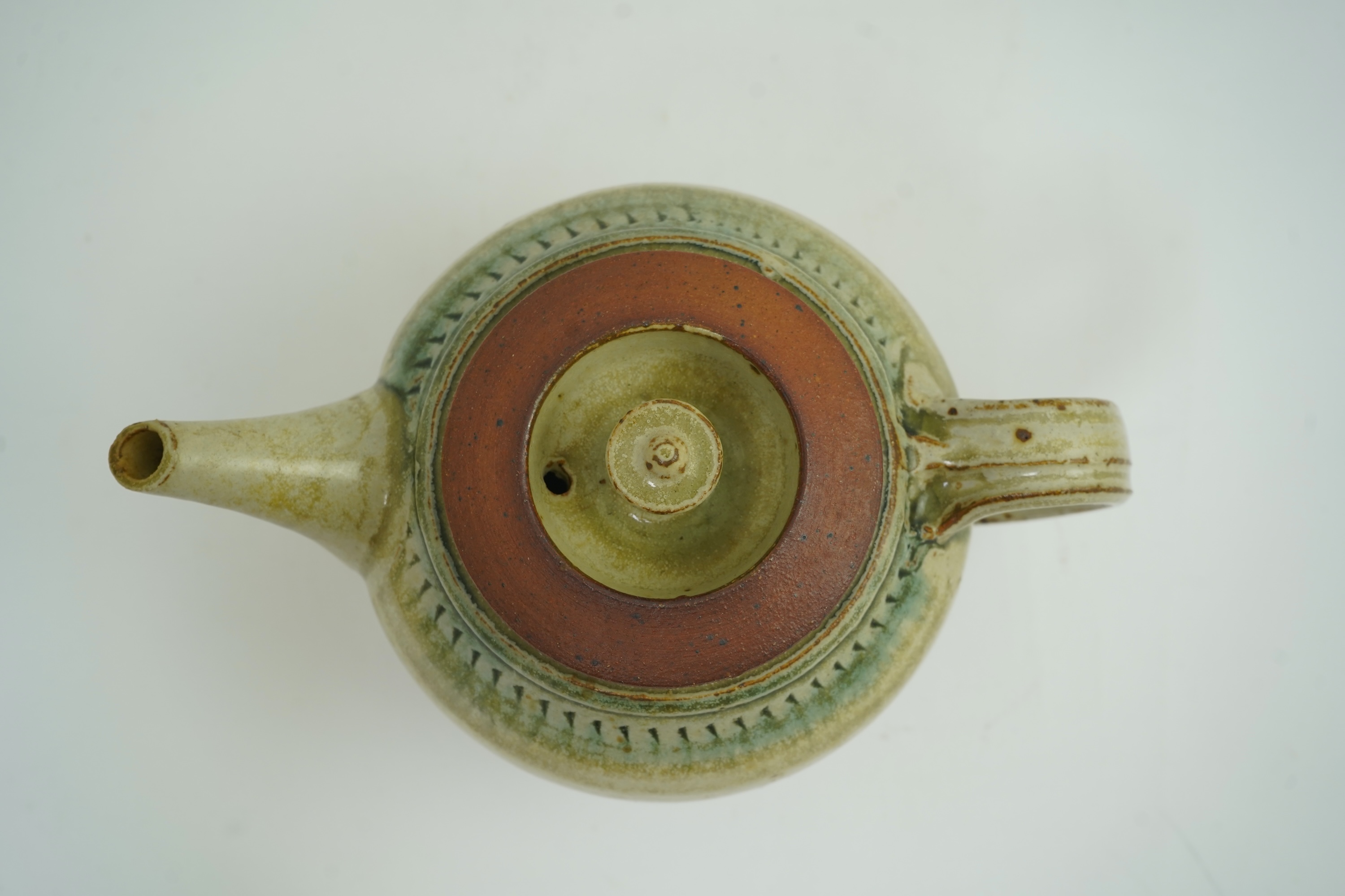 Richard Batterham (1936-2021): A stoneware 'Melon' teapot and cover